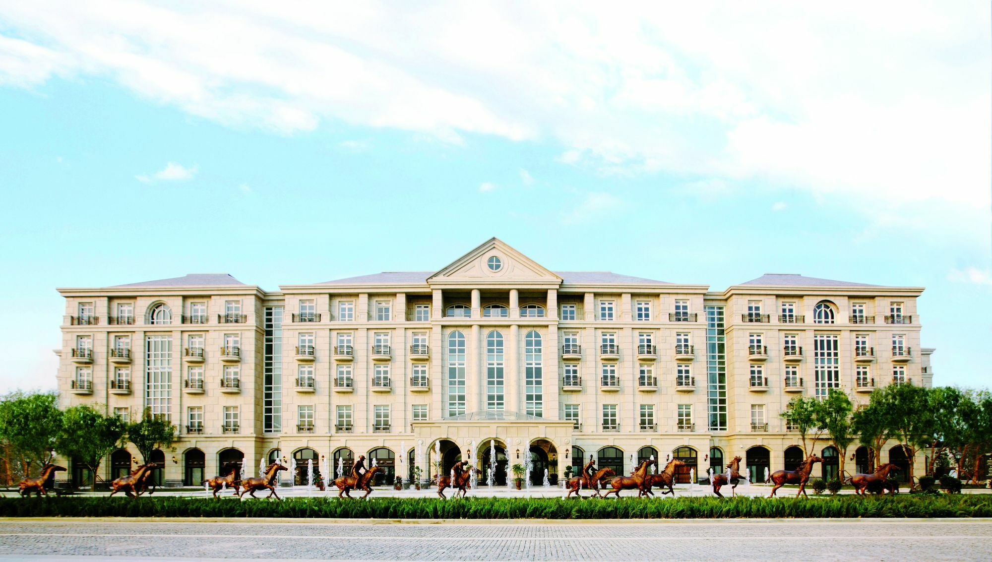 Tianjin Goldin Metropolitan Polo Club Hotel Xiqing Exterior photo